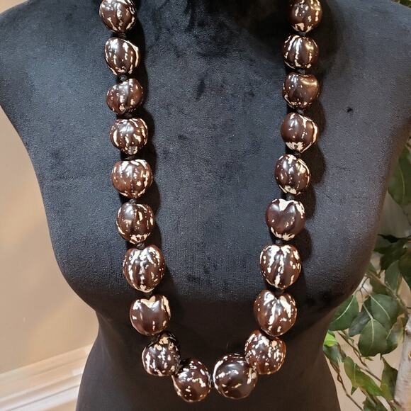 Women Fashion Brown Lumbang Kukui Nut Seed Collar Necklace with Lei Ribbon Clasp - Picture 1 of 6